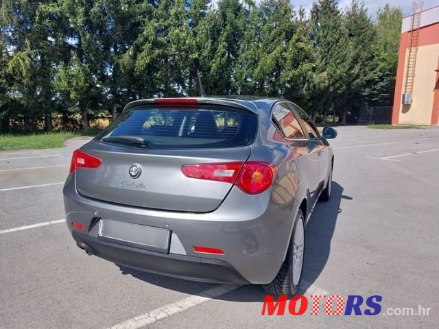 2013' Alfa Romeo Giulietta photo #6