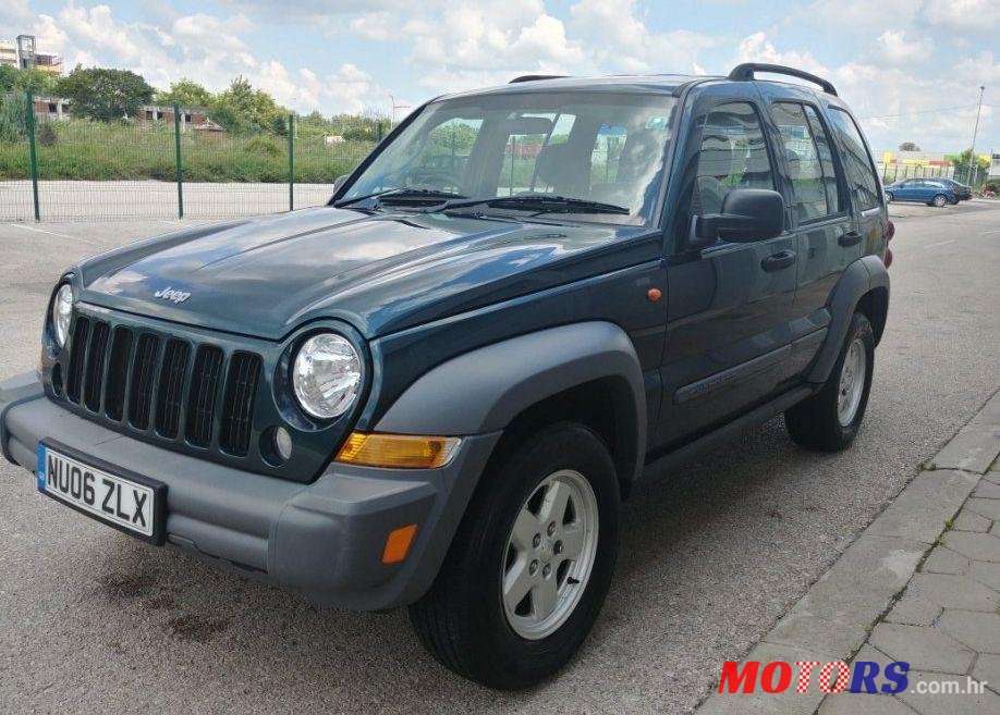 2006' Jeep Cherokee 2.4 Sport Predator photo #2