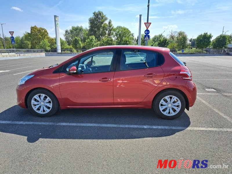 2014' Peugeot 208 1,6 E-Hdi photo #2