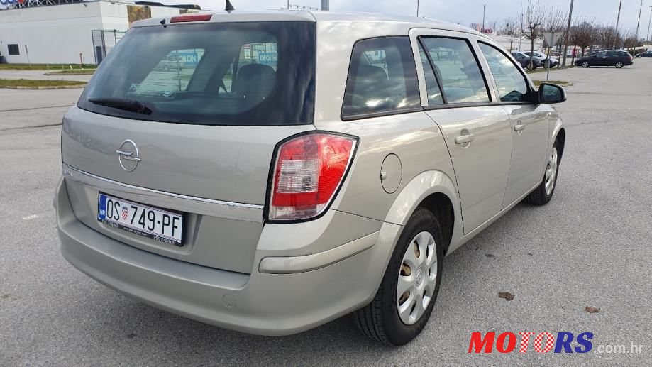 2010' Opel Astra Karavan photo #6