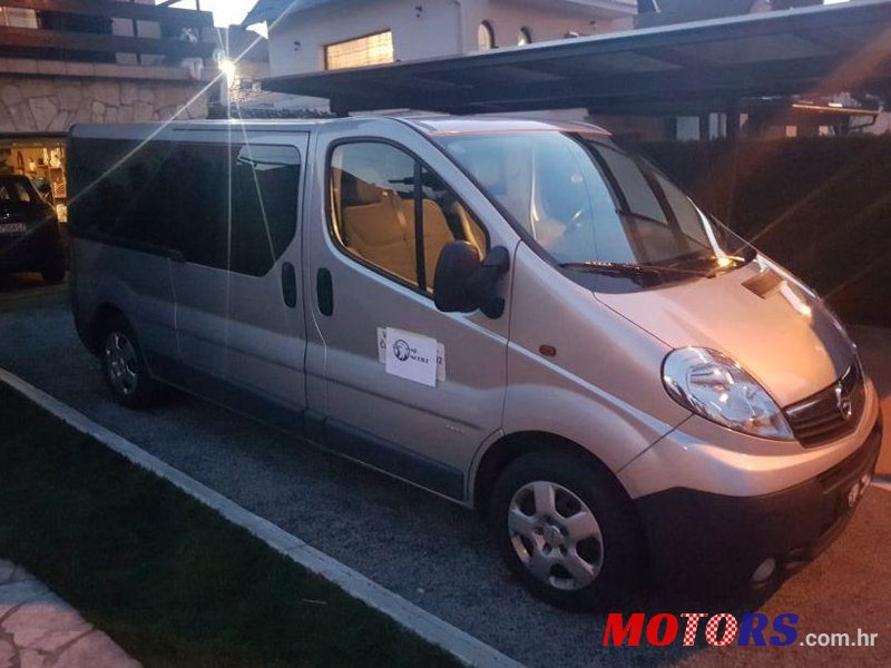 2011' Opel Vivaro 2,0 2,9 T photo #1