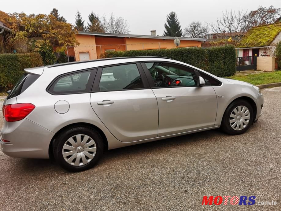 2014' Opel Astra Karavan photo #3