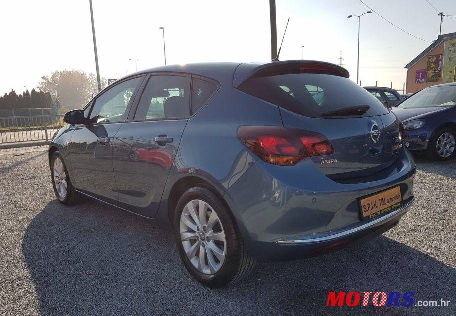 2013' Opel Astra 1.7 Cdti photo #2