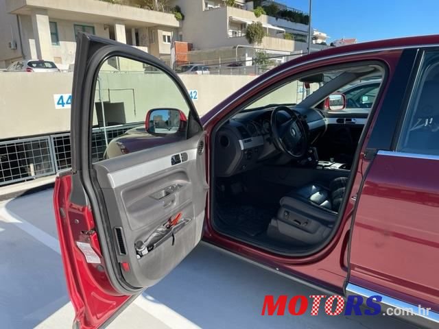 2004' Volkswagen Touareg V6 3,2 photo #4
