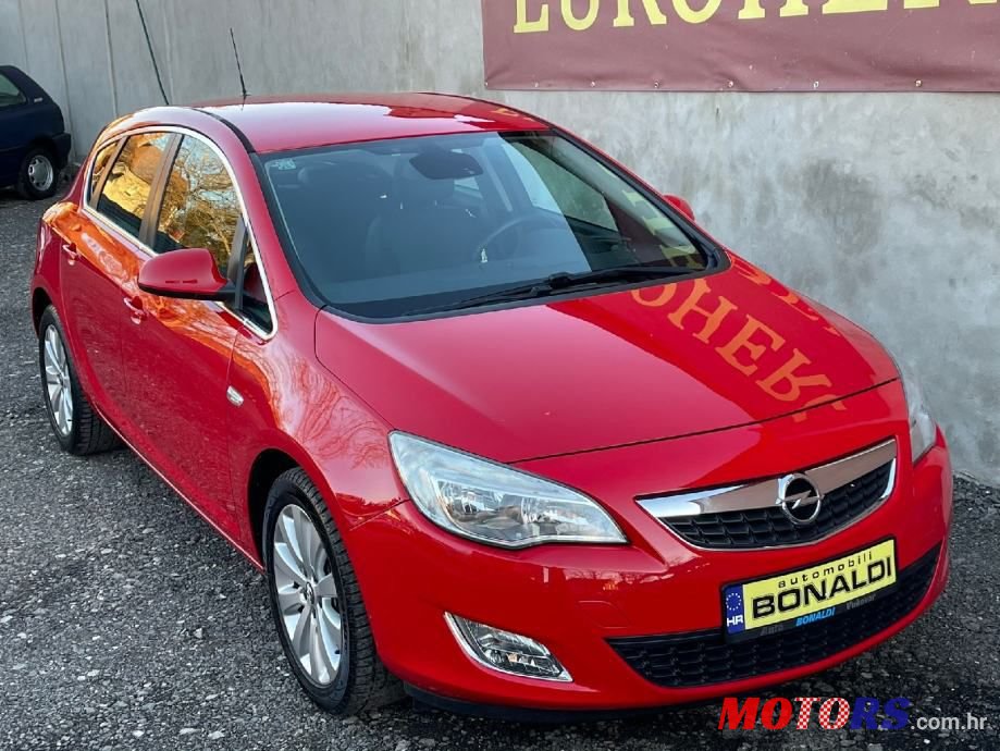 2010' Opel Astra photo #2