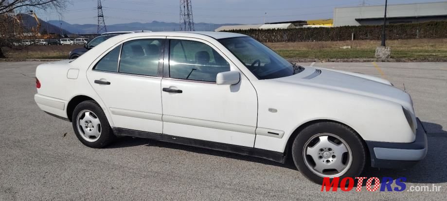 1999' Mercedes-Benz E-Klasa 220 Classic photo #1