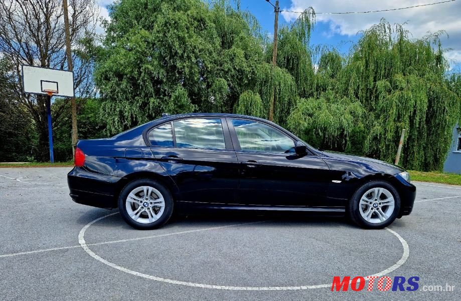 2010' BMW Serija 3 316D photo #5