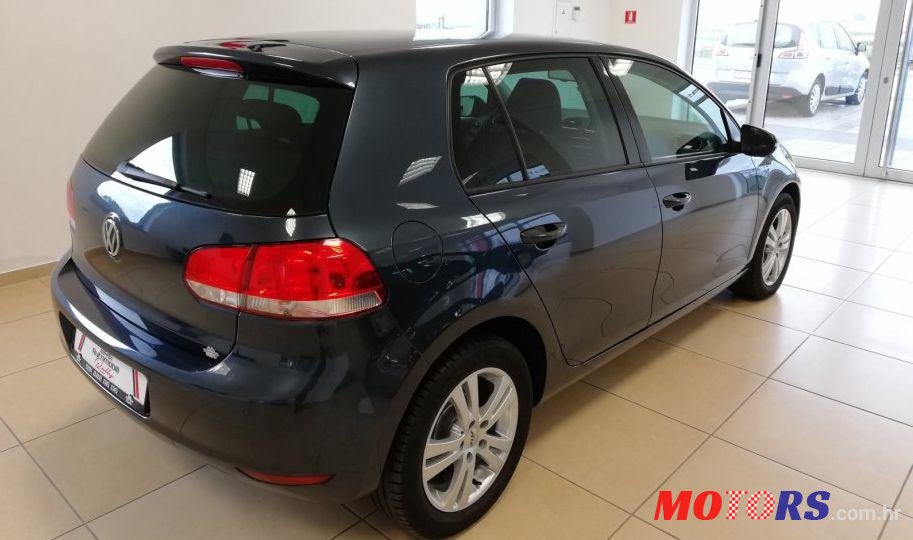 2011' Volkswagen Golf VI 1,6 Tdi photo #2