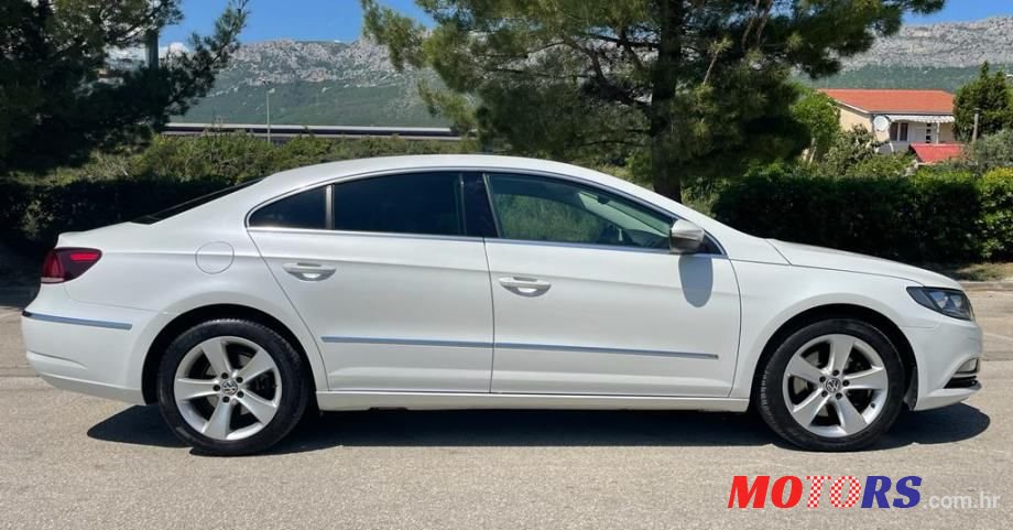 2015' Volkswagen Passat photo #3