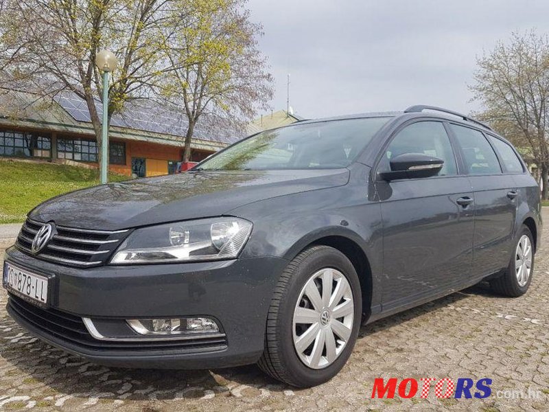 2011' Volkswagen Passat Variant photo #1