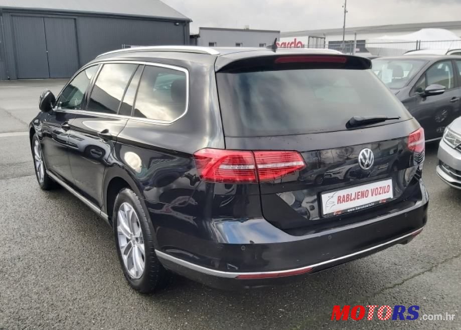 2017' Volkswagen Passat Variant photo #4