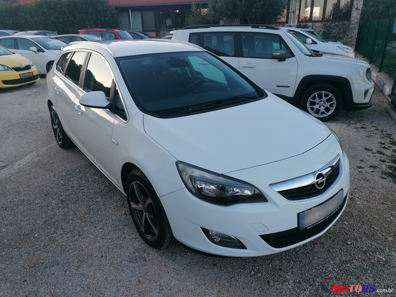 2011' Opel Astra Karavan photo #1