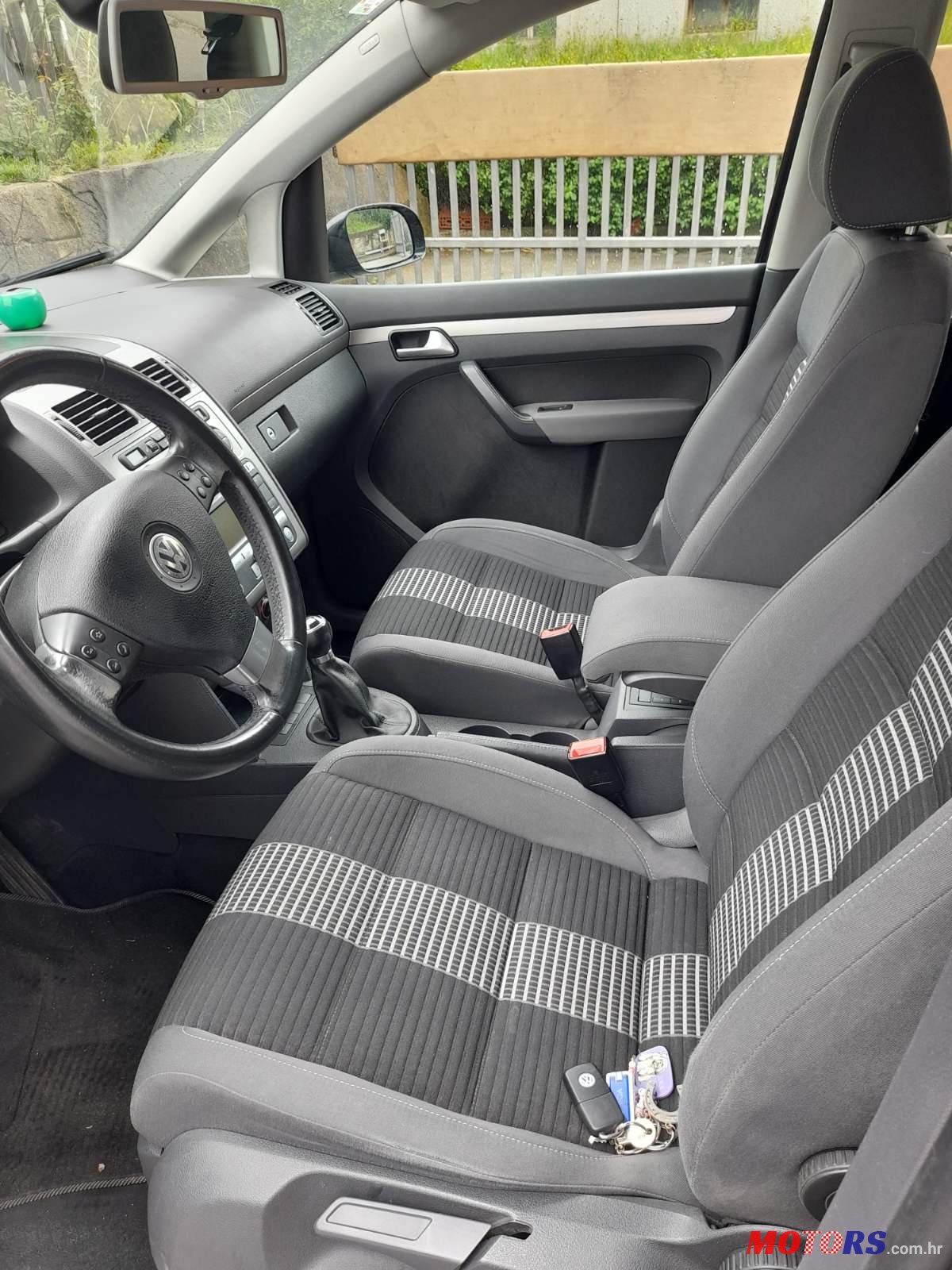 2009' Volkswagen Touran photo #5