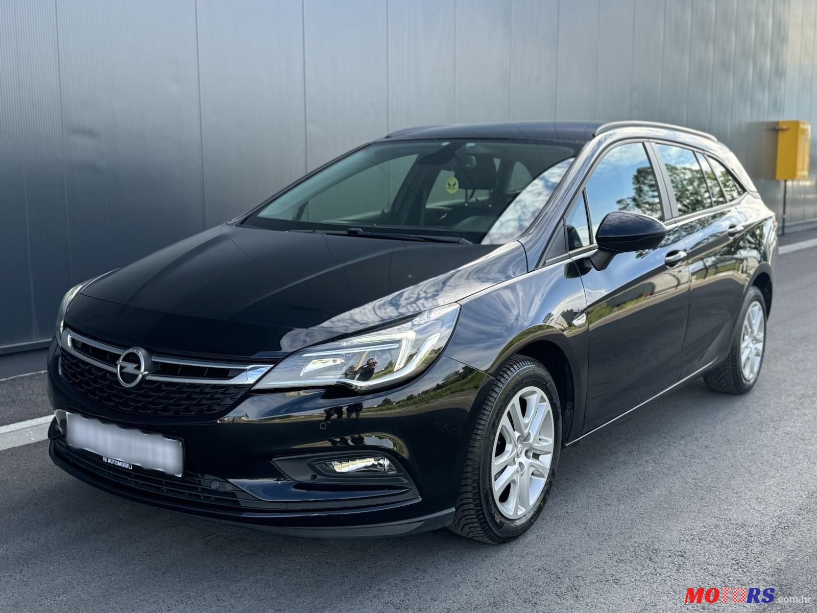 2017' Opel Astra Karavan photo #1