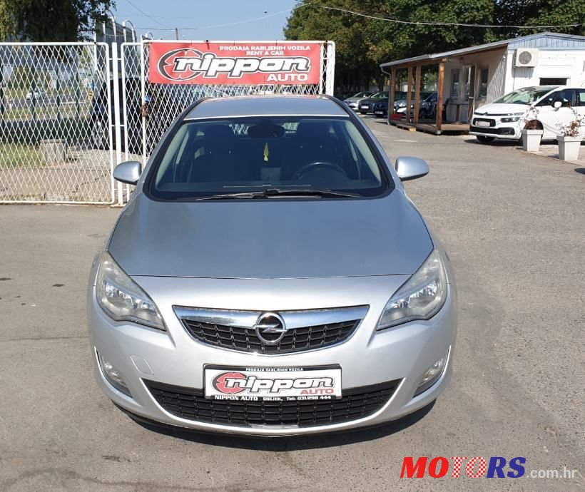 2012' Opel Astra Karavan photo #2