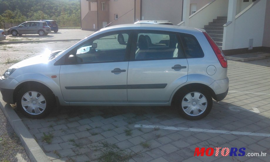 2007' Ford Fiesta photo #2