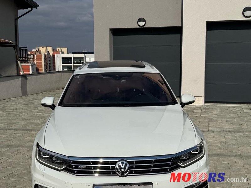 2018' Volkswagen Passat Variant photo #2