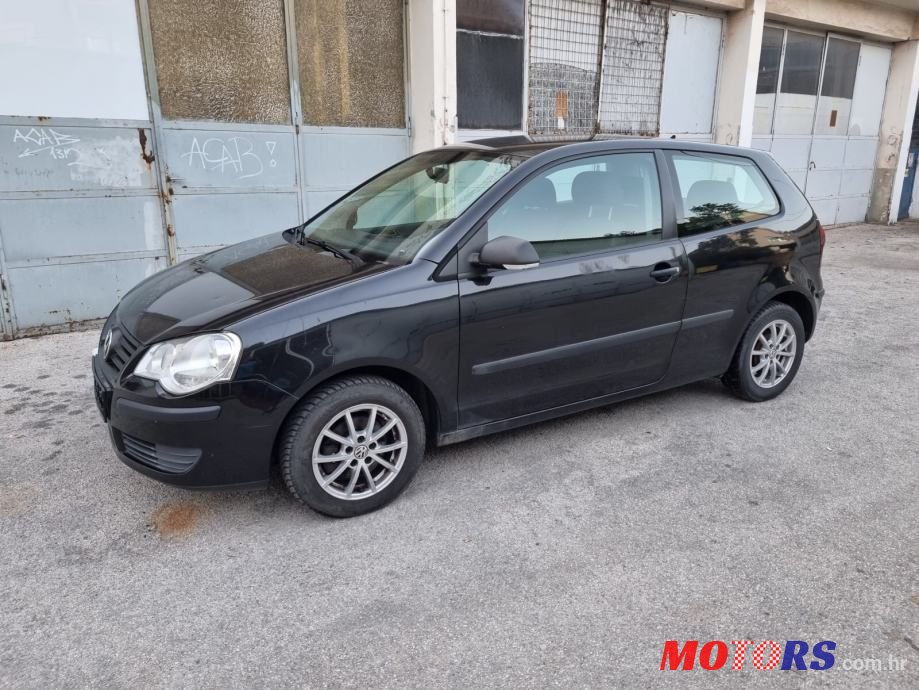 2005' Volkswagen Polo photo #1