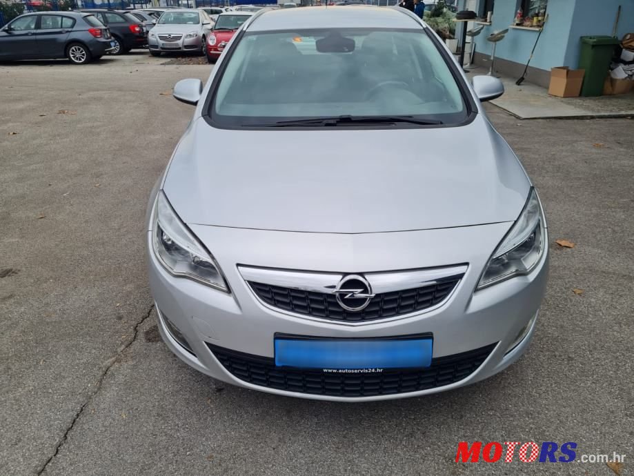 2012' Opel Astra Karavan photo #4