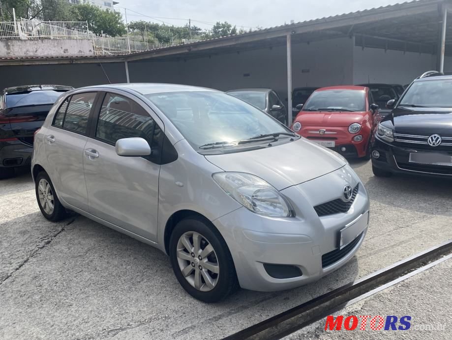 2009' Toyota Yaris photo #3