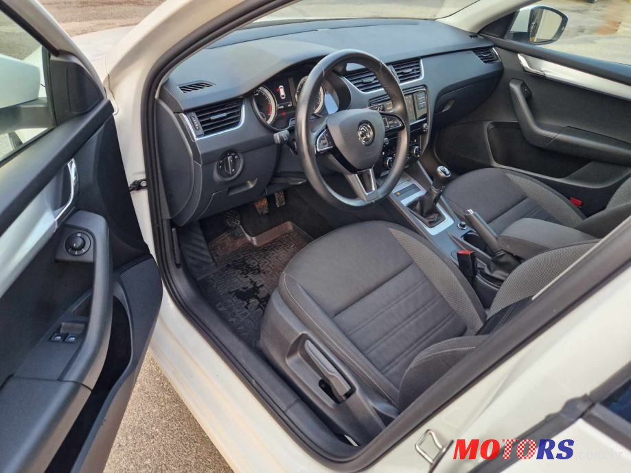 2019' Skoda Octavia Combi photo #6