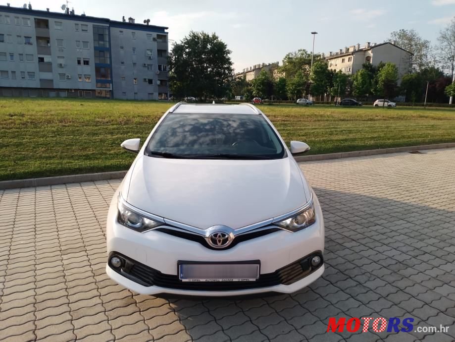 2016' Toyota Auris Karavan photo #2