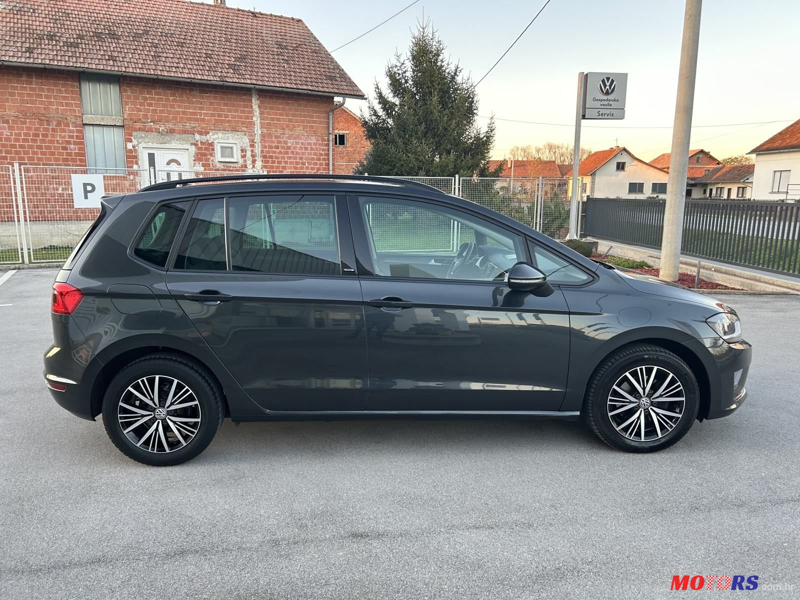 2016' Volkswagen Golf Sportsvan photo #6