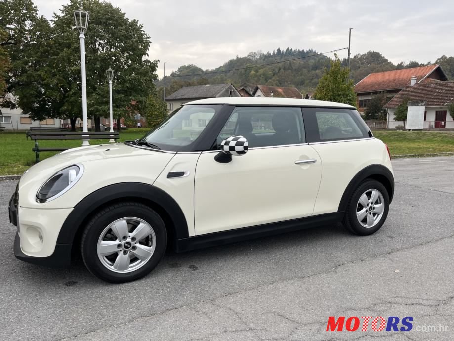 2019' MINI Cooper D photo #2