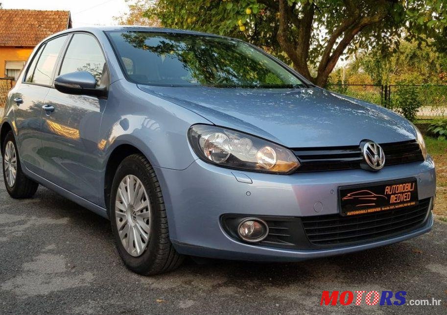 2010' Volkswagen Golf VI 1,6 Tdi photo #1