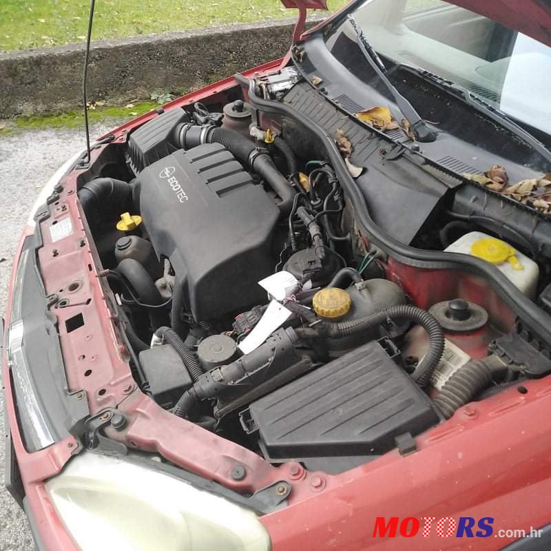 2004' Opel Corsa photo #2