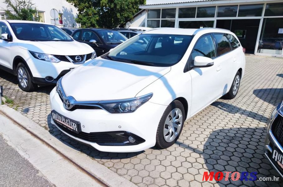 2015' Toyota Auris Karavan Ts 1,4 D-4D photo #1