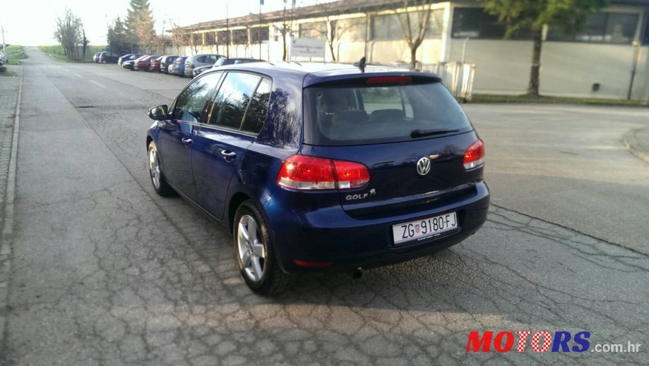2010' Volkswagen Golf photo #2