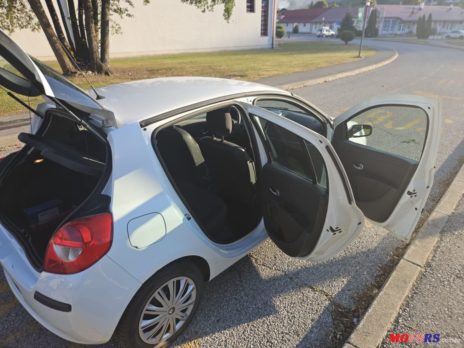 2008' Renault Clio 1,5 Dci photo #4
