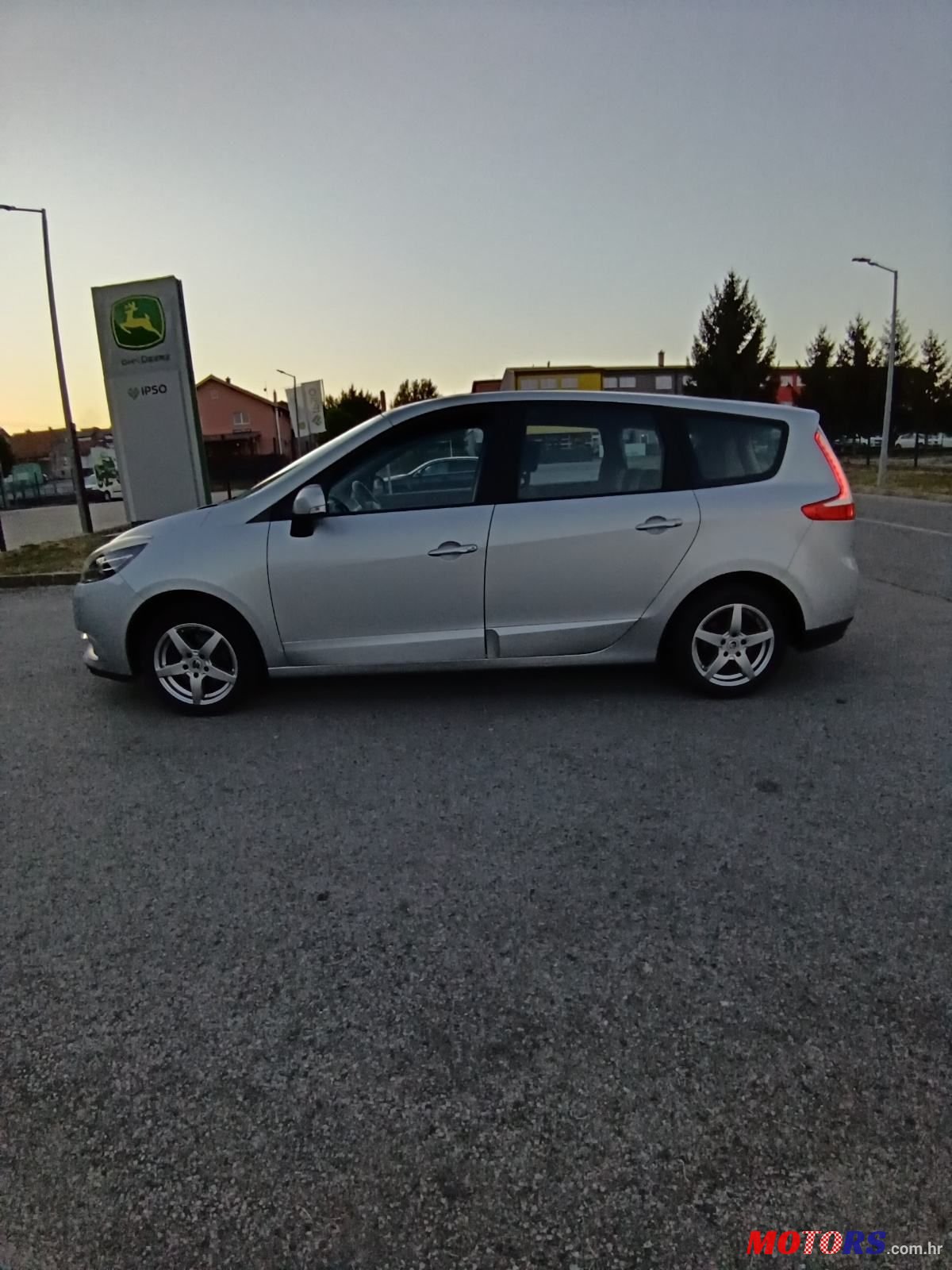 2014' Renault Megane Scenic 1.5Dci photo #5