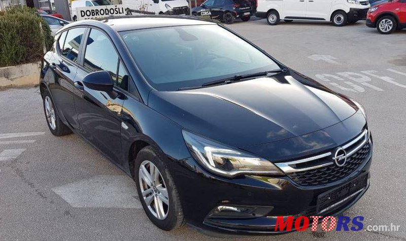 2018' Opel Astra photo #1