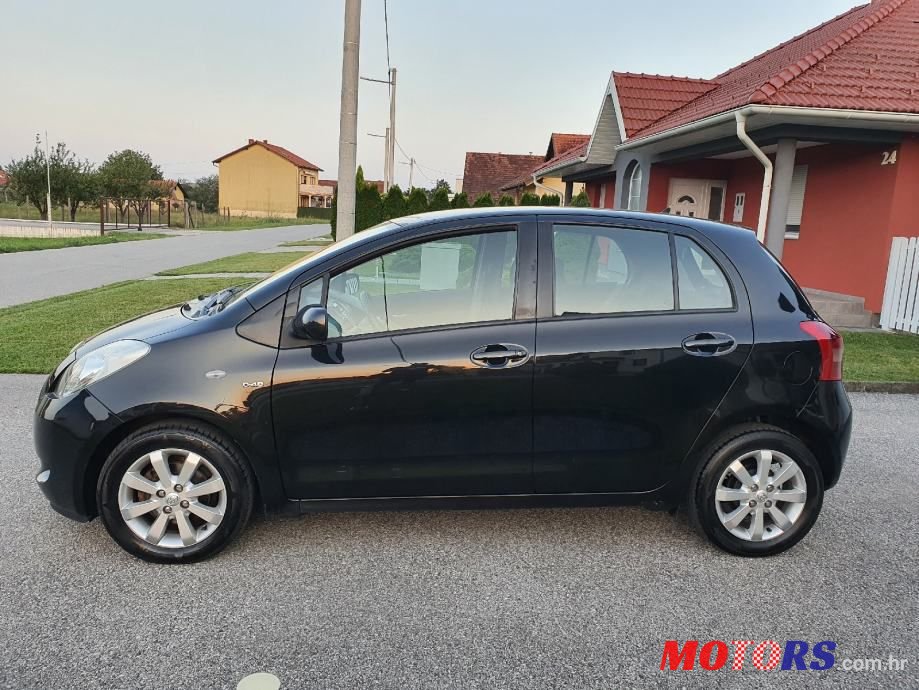 2008' Toyota Yaris photo #2