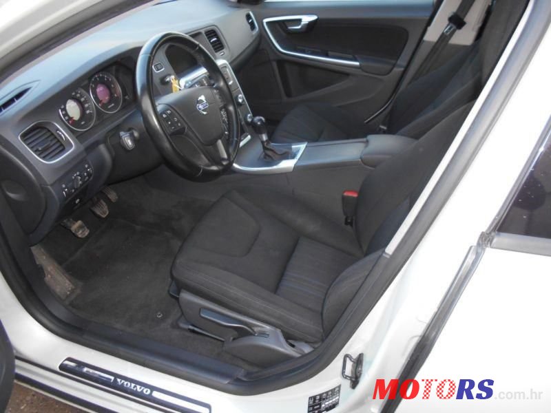 2011' Volvo V60 Drive photo #4