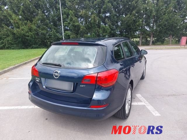 2012' Opel Astra Karavan photo #4