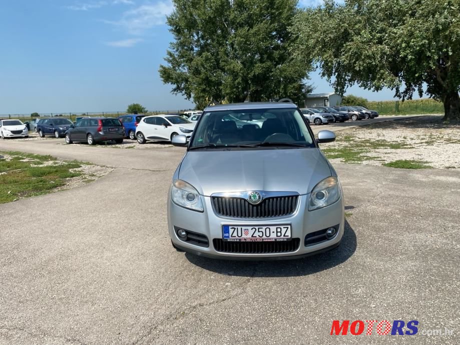 2009' Skoda Fabia Combi photo #3