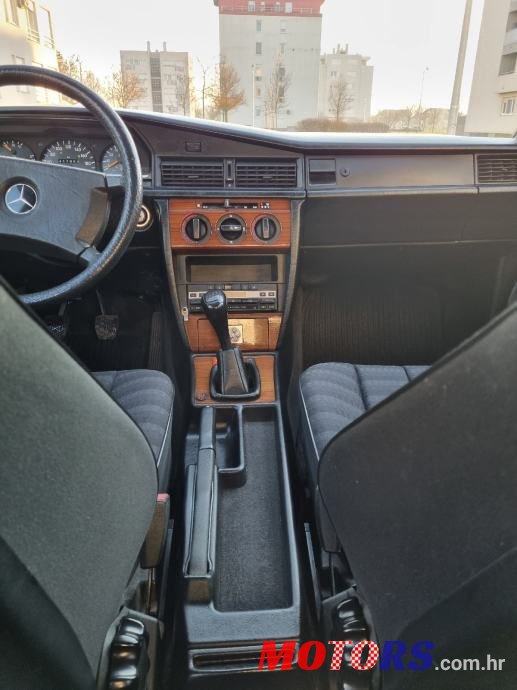 1991' Mercedes-Benz 190 2,0 photo #5