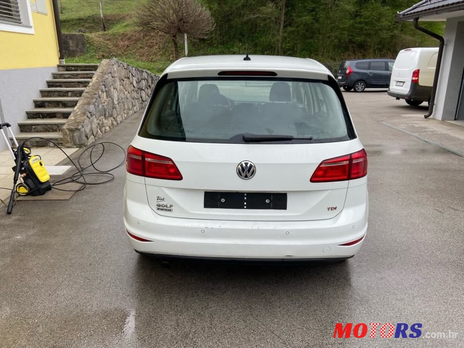 2017' Volkswagen Golf Sportsvan photo #6