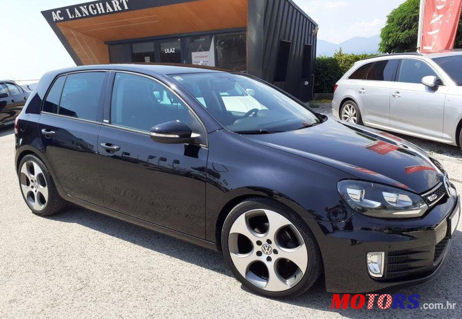 2011' Volkswagen Golf VI 1,6 Tdi photo #1