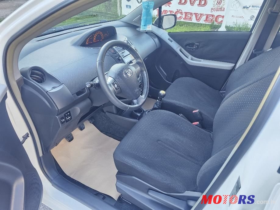 2011' Toyota Yaris 1.33 photo #5