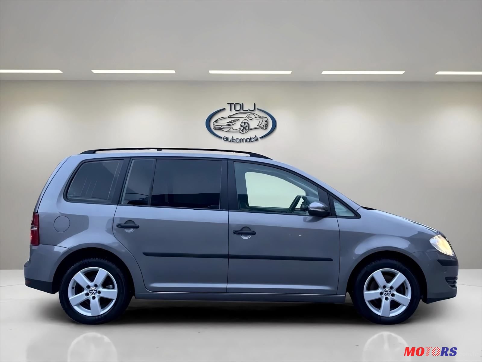 2010' Volkswagen Touran photo #3