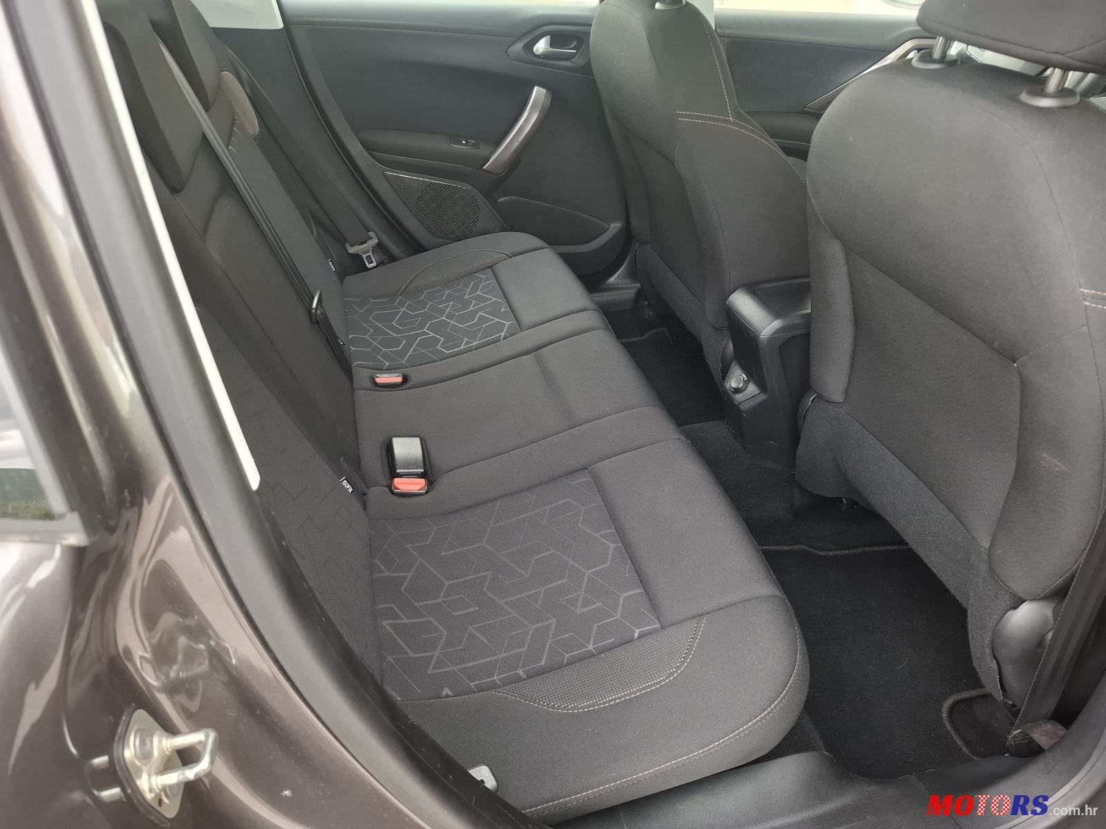 2015' Peugeot 2008 1,2 photo #3