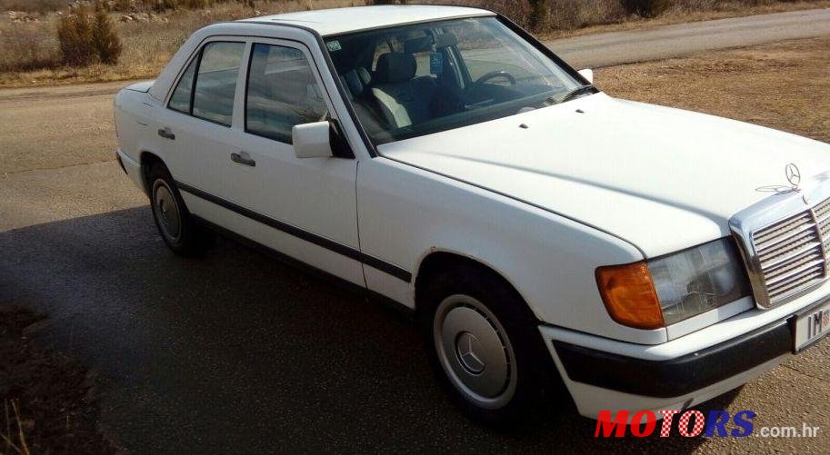 1985' Mercedes-Benz 124 200 D photo #2