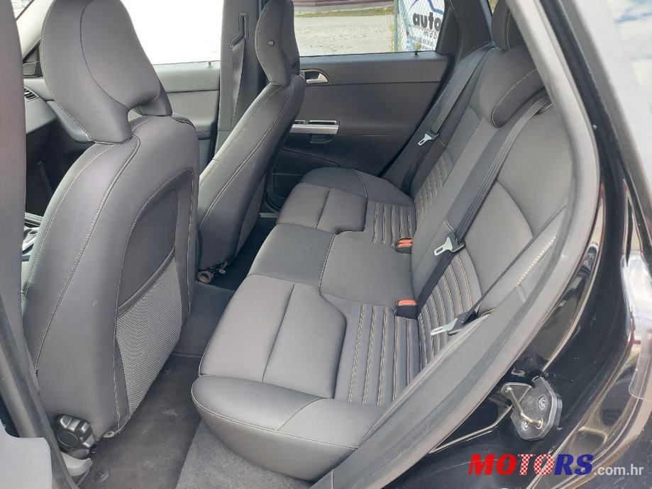 2011' Volvo V50 D2 photo #5