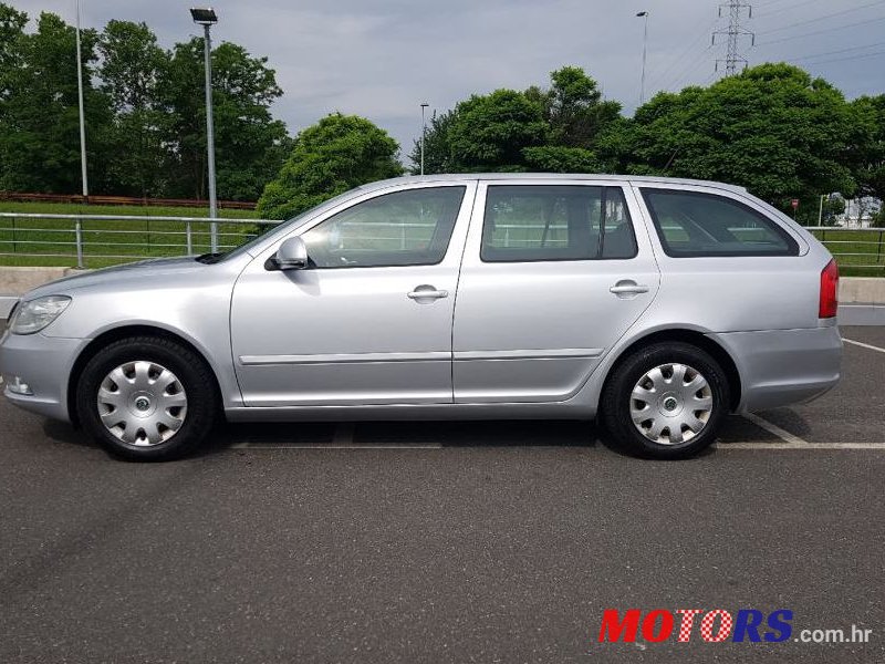 2011' Skoda Octavia Combi 1,6 Tdi photo #1