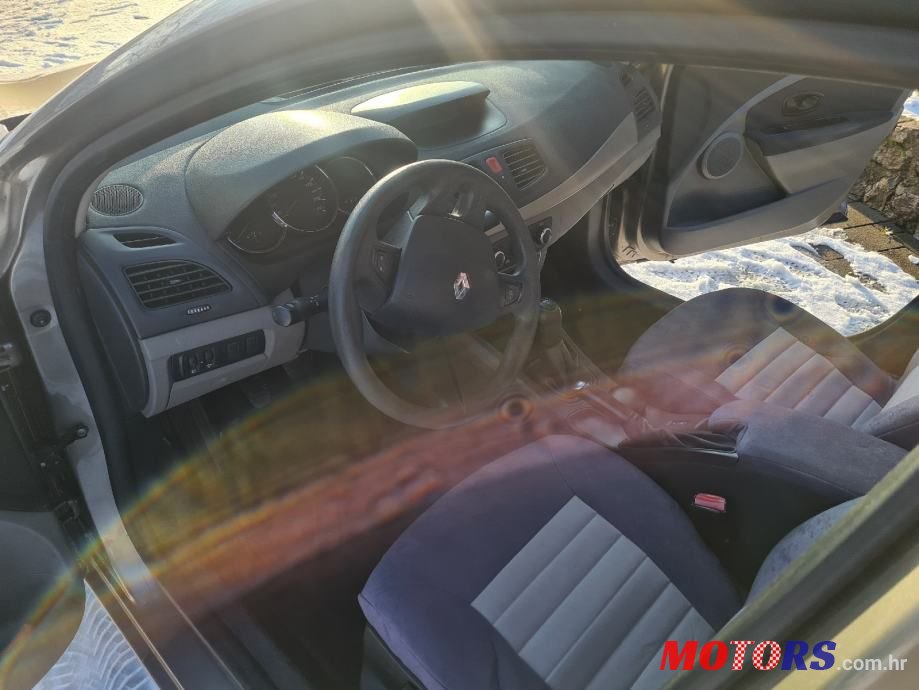 2011' Renault Fluence 1,6 16V photo #6