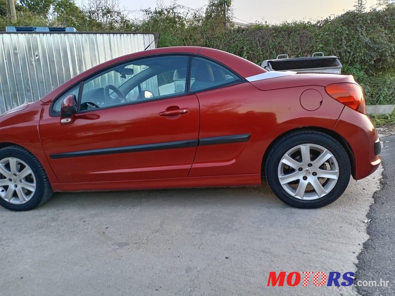 2007' Peugeot 207 Cc Sport photo #5